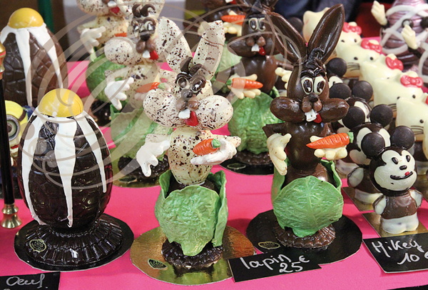 Œuf et lapins en chocolat de Patrick Astor, pâtissier-chocolatier à Villefranche-de-Rouergue (12)