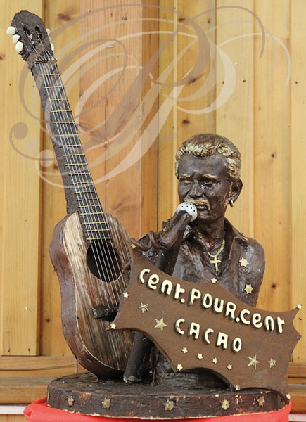 Sculpture en CHOCOLAT buste de Johnny Hallyday de Patrick Astor, pâtissier-chocolatier à Villefranche-de-Rouergue (12)