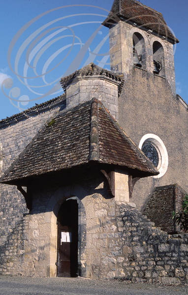 VILLESÈQUE : l'église et son clocher mur à deux baies