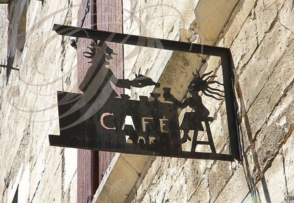 VILLENEUVE-D'AVEYRON - Place des Conques : enseigne café bar