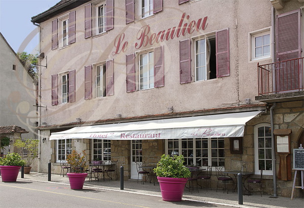 BEAULIEU_SUR_DORDOGNE_l_hotel_restaurant_Le_Beaulieu_place_du_Champ_de_Mars_facade.jpg