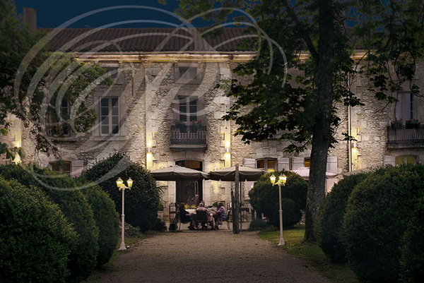 SAINT_BEAUZEIL_Chateau_de_l_Hoste_facade_la_terrasse_diner__.jpg