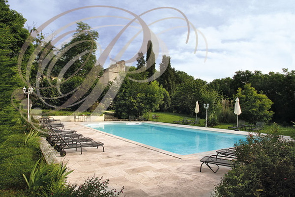 SAINT_BEAUZEIL_Chateau_de_l_Hoste_la_piscine.jpg