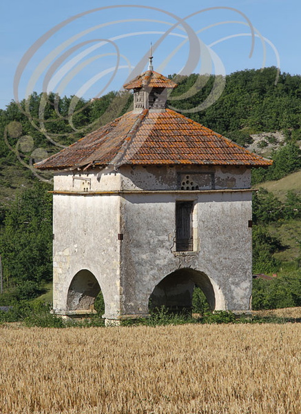 CORDES-SUR-CIEL - Pigeonnier sur arches avec lanternon (à l'est - Château de Cazelles)