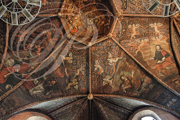 VILLEFRANCHE-DE-ROUERGUE - Chapelle des Pénitents Noirs : le plafond peint (de gauche à droite : saint Jean, saint François de Salles, l'empereur Constantin et saint Luc)