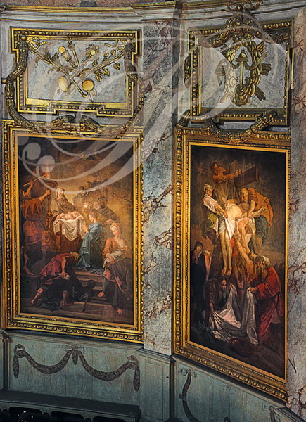 VILLEFRANCHE-DE-ROUERGUE - Chapelle des Pénitents Noirs : tableaux de Charles Dujon (XVIIIe siècle) : la présentation au Temple et la descente de croix
