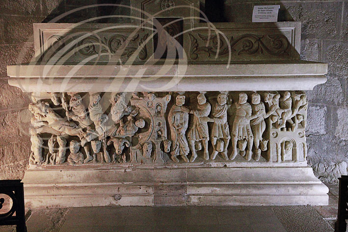 Abbaye_de_Saint_Hilaire_chapelle_de_Saint_Sernin_le_sarcophage.jpg