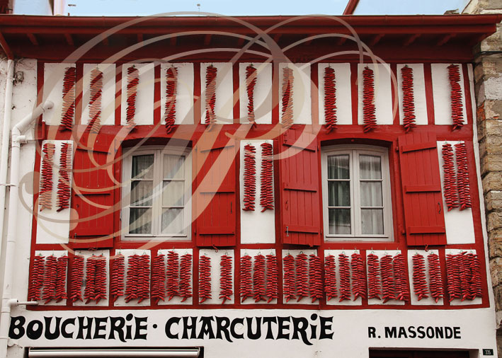 ESPELETTE - façade couverte de piments (boucherie Massonde)