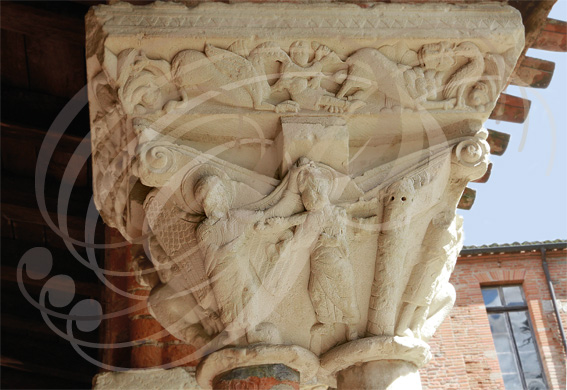 MOISSAC (82) abbatiale Saint-Pierre : le cloître roman détail d'un chapiteau